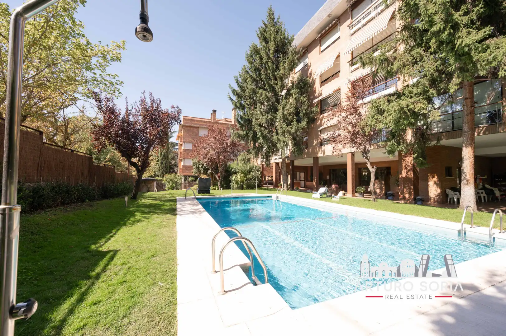 Piscina de Dúplex en venda en Madrid amb Piscina comunitària