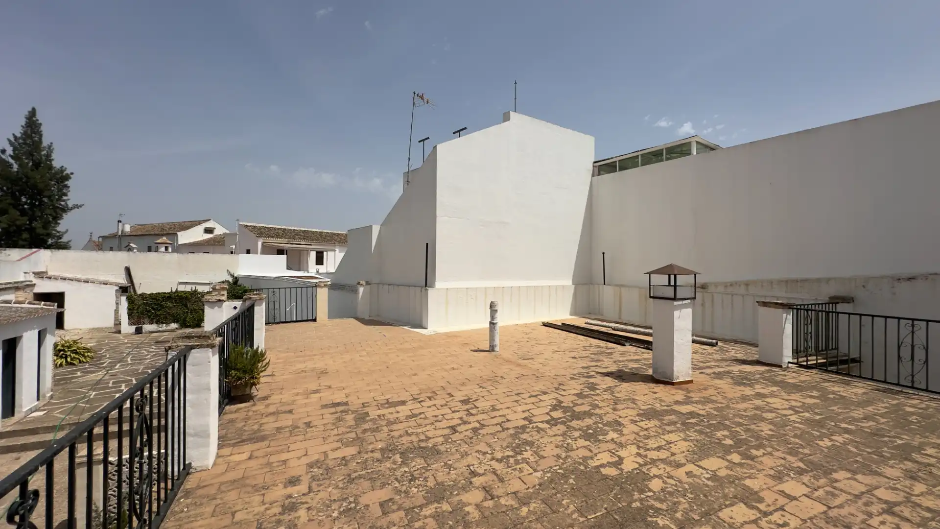 Vista exterior de Casa o xalet en venda en Umbrete amb Terrassa, Traster i Piscina