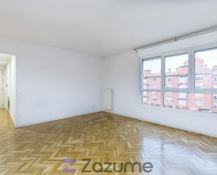 Bedroom of Flat to rent in  Madrid Capital  with Heating, Private garden and Parquet flooring