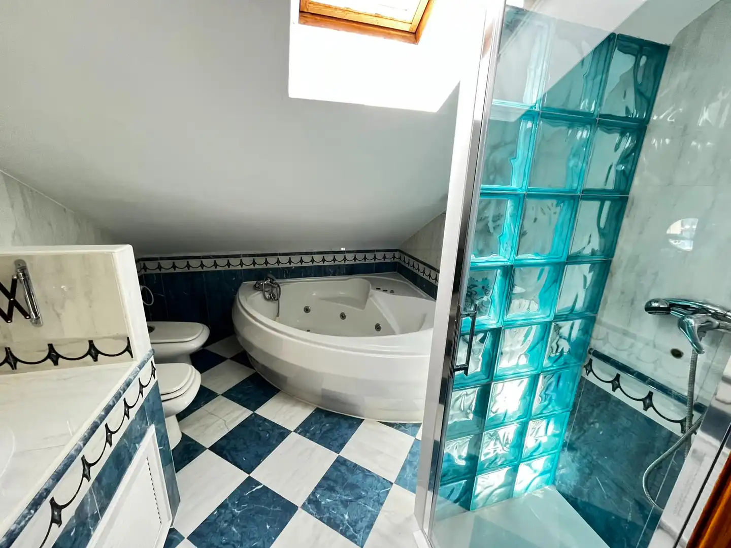Badezimmer von Maisonette zur Miete in Ciudad Real mit Möbliert