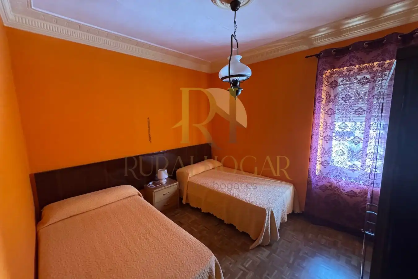 Bedroom of Houses for sale in León Capital   with Heating, Private garden and Parquet flooring