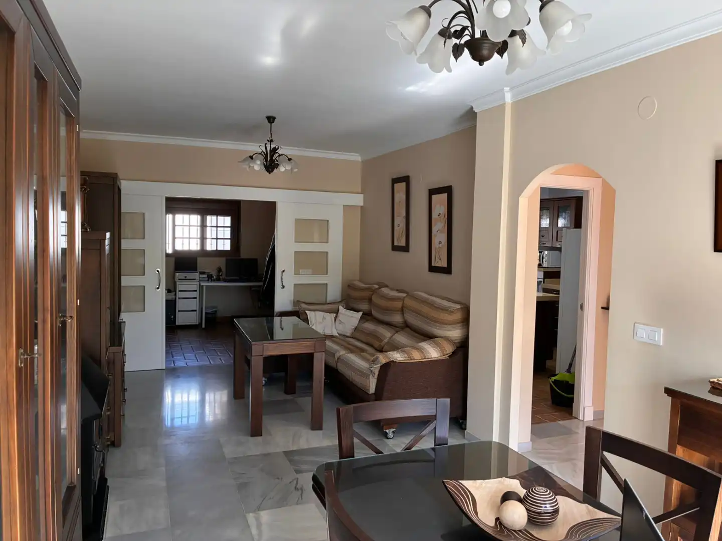 Sala d'estar de Casa o xalet en venda en El Puerto de Santa María amb Aire condicionat, Jardí privat i Traster