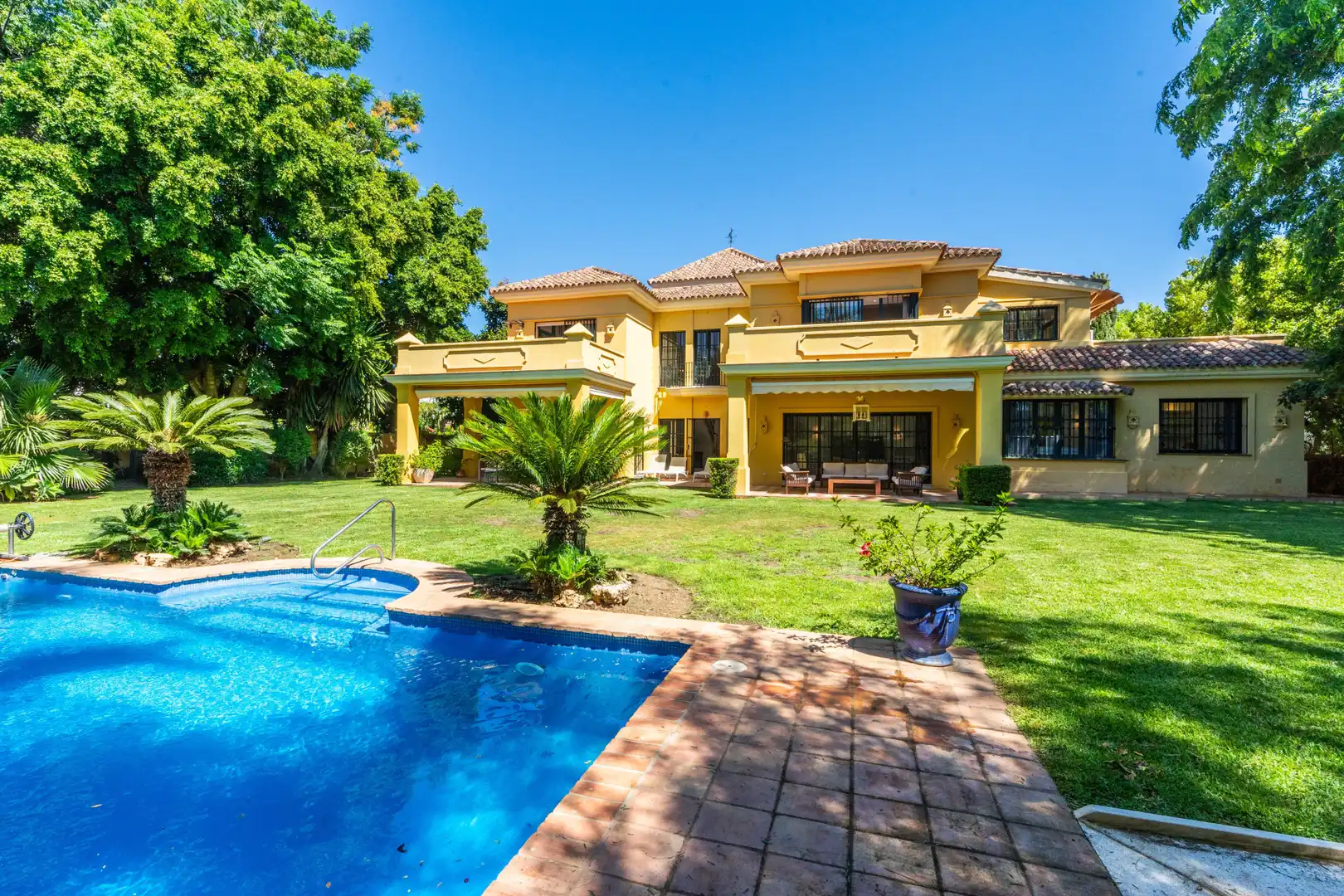 Jardí de Casa o xalet en venda en Marbella amb Aire condicionat, Jardí privat i Terrassa