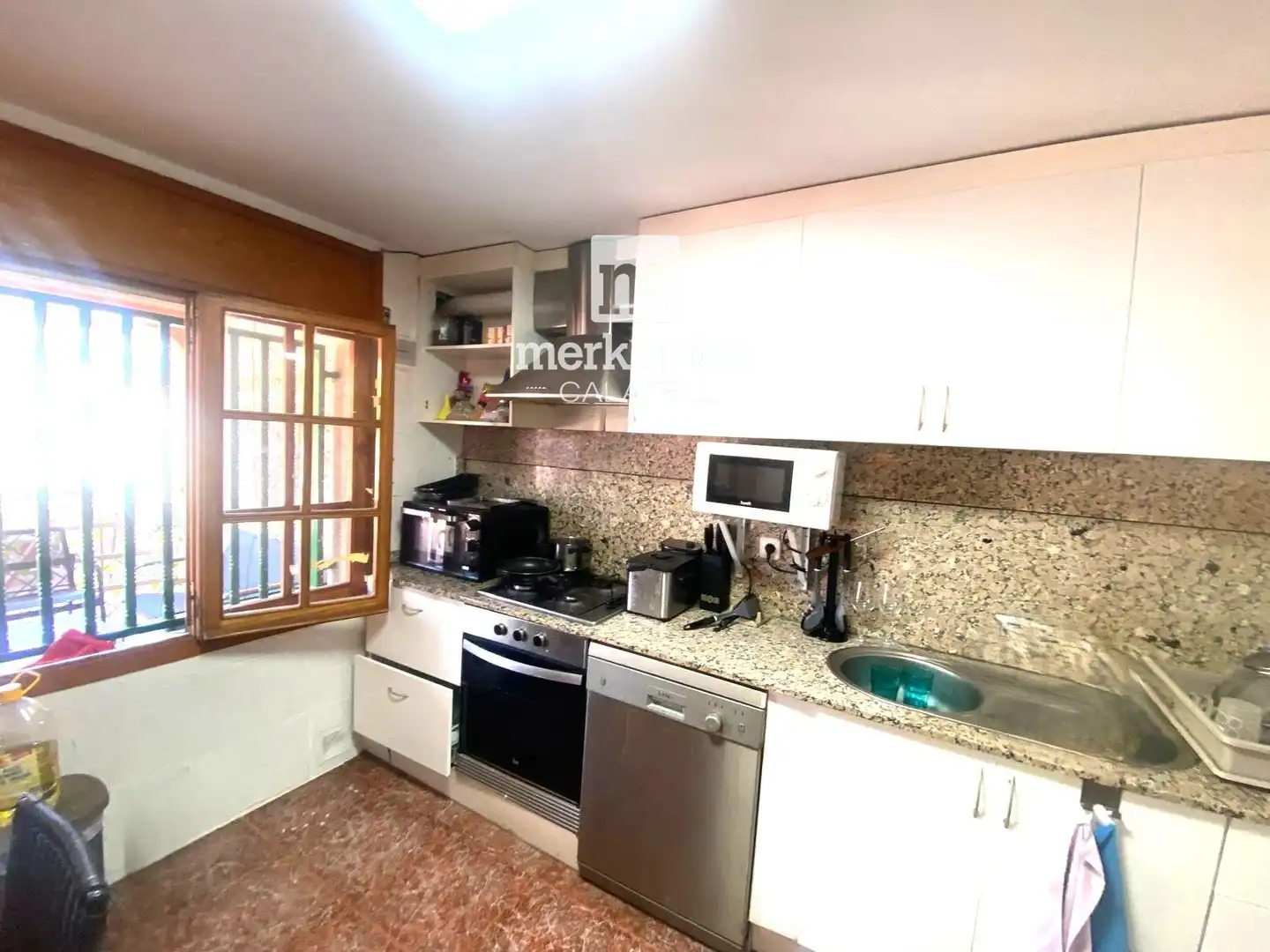 Cuina de Casa o xalet en venda en Cunit amb Jardí privat, Terrassa i Traster