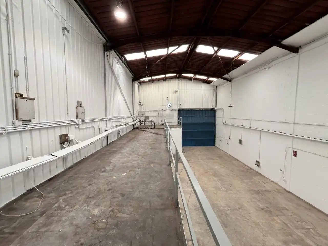 Fabrikhallen zum Verkauf in Sant Esteve Sesrovires mit Alarm