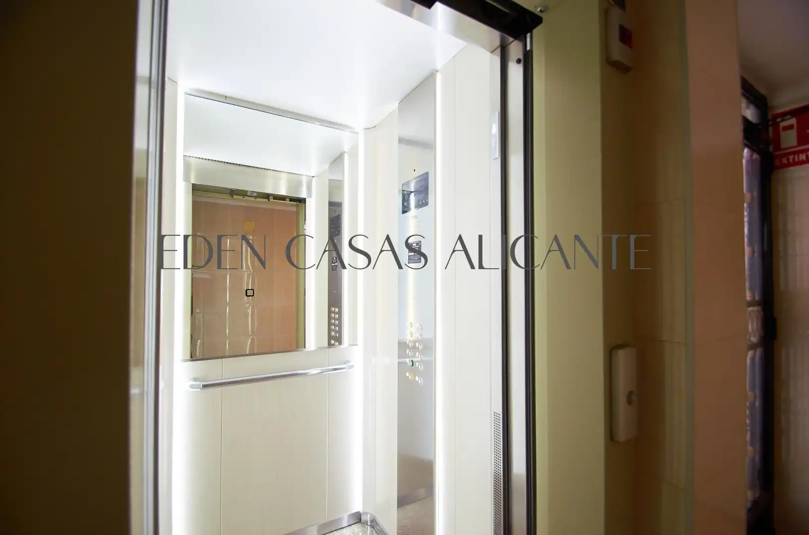 Apartamento en venta en Alicante / Alacant con Terraza, Trastero y Amueblado