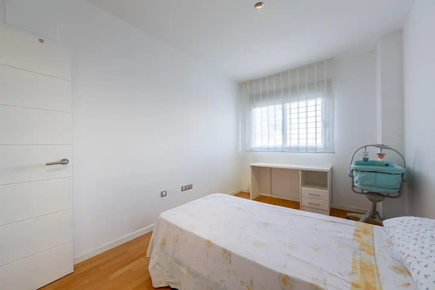 Habitación de Planta baja en venta en Almería con Aire acondicionado, Terraza y Trastero