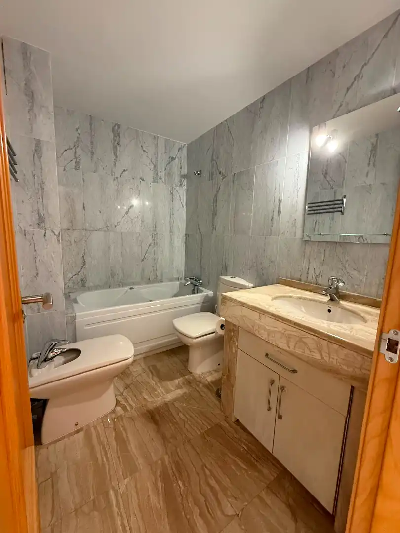 Bathroom of Flat for sale in Córdoba  with Air Conditioner and Heating