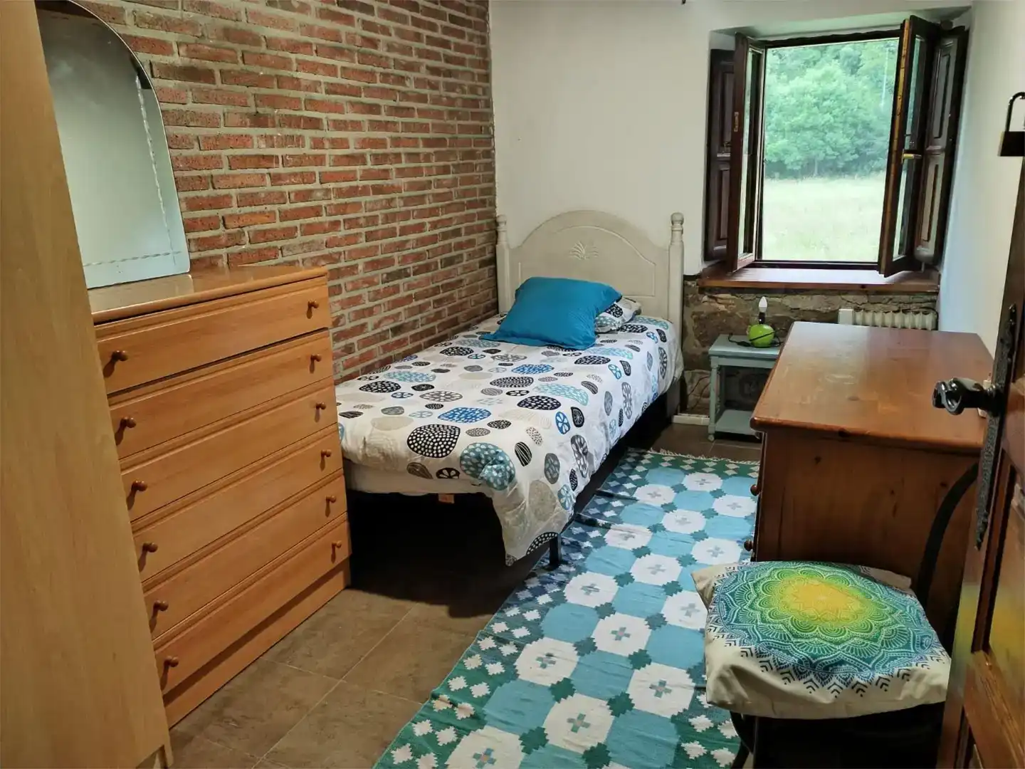 Habitación de Casa adosada para compartir en Valdáliga con Amueblado y Balcón