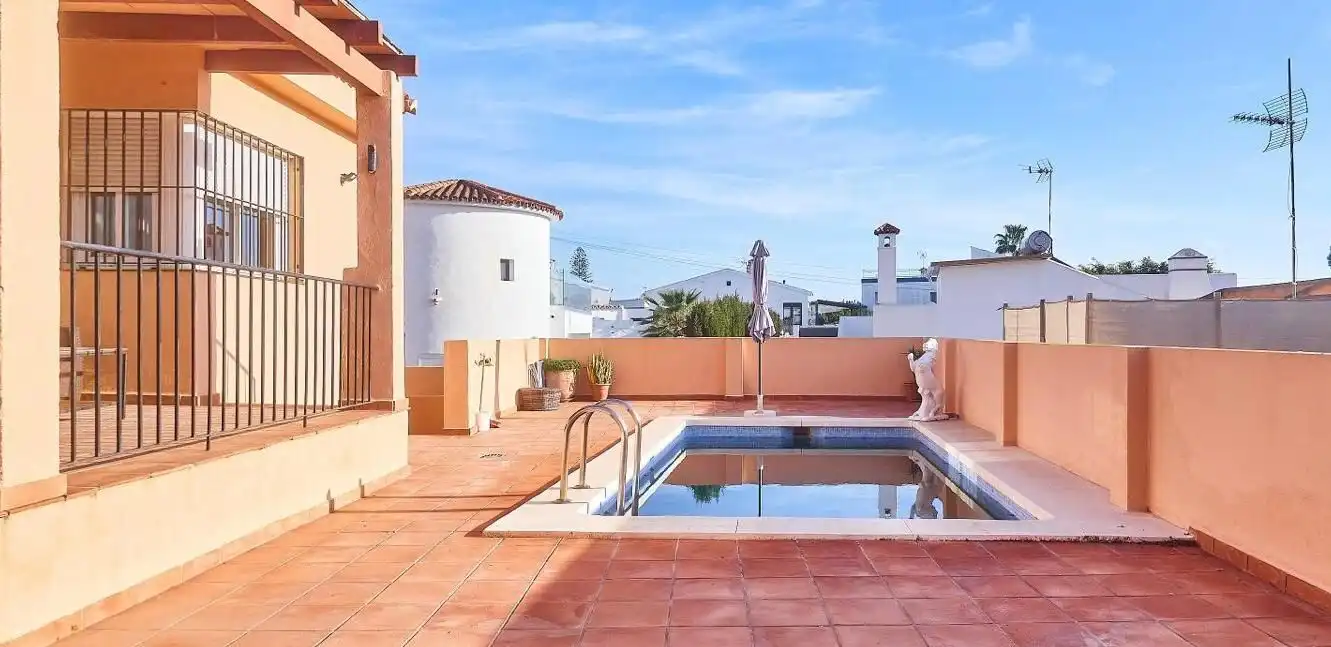 Swimming pool of Houses for sale in Mijas  with Air Conditioner, Heating and Private garden