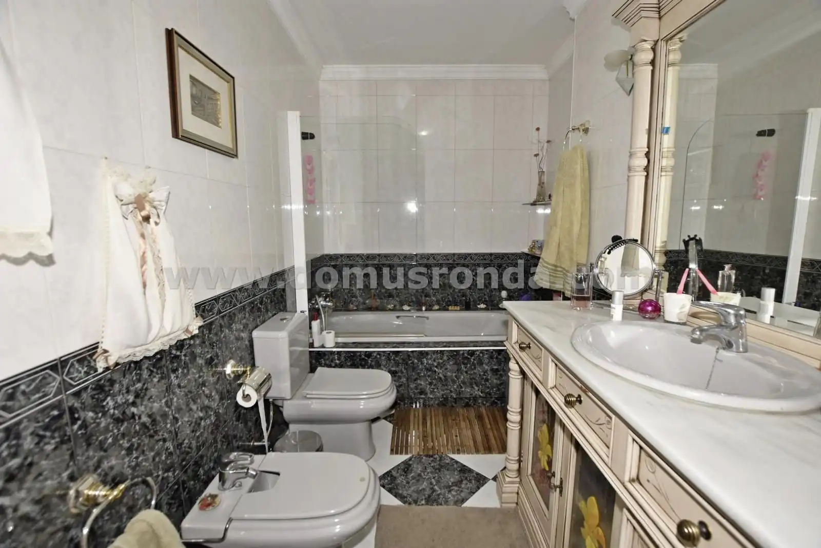 Badezimmer von Wohnung zum Verkauf in Ronda mit Heizung, Terrasse und Möbliert