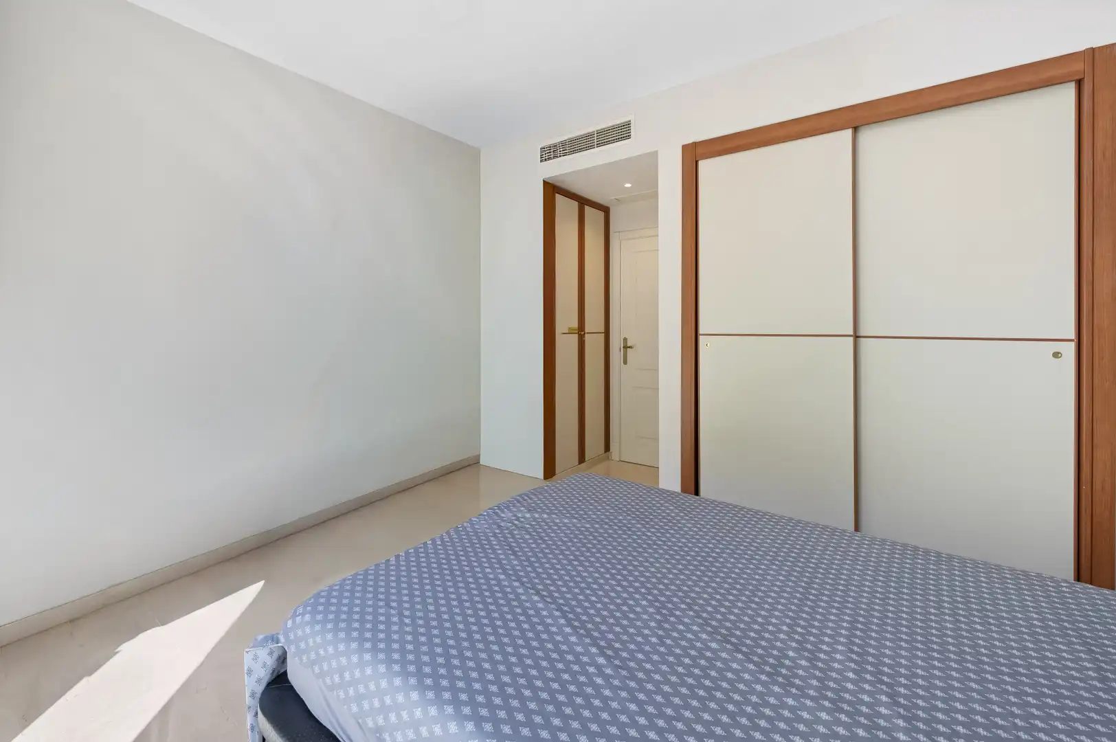 Bedroom of Apartments for sale in Benahavís  with Air Conditioner, Terrace and Storage room