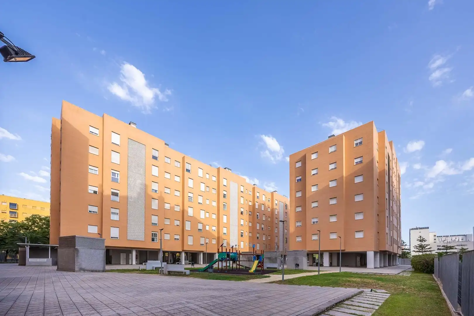Vista exterior de Pis en venda en Sevilla amb Aire condicionat, Calefacció i Traster