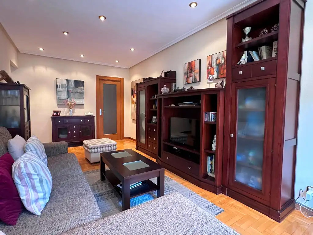 Sala de estar de Piso en venta en Gijón  con Calefacción, Parquet y Horno