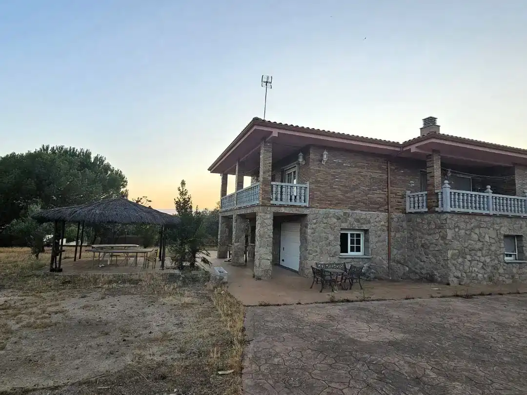 Vista exterior de Piso en venta en Valdemorillo con Aire acondicionado, Jardín privado y Trastero