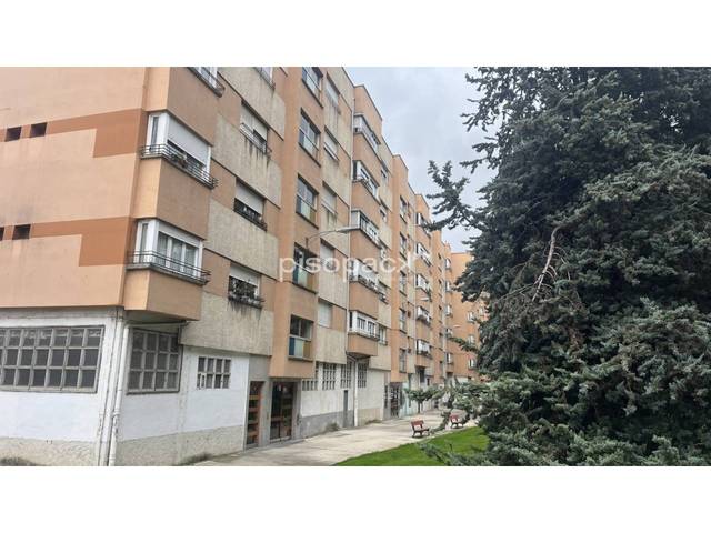 Piso en Venta en Plaza Monasterios de Navarra en San Juan