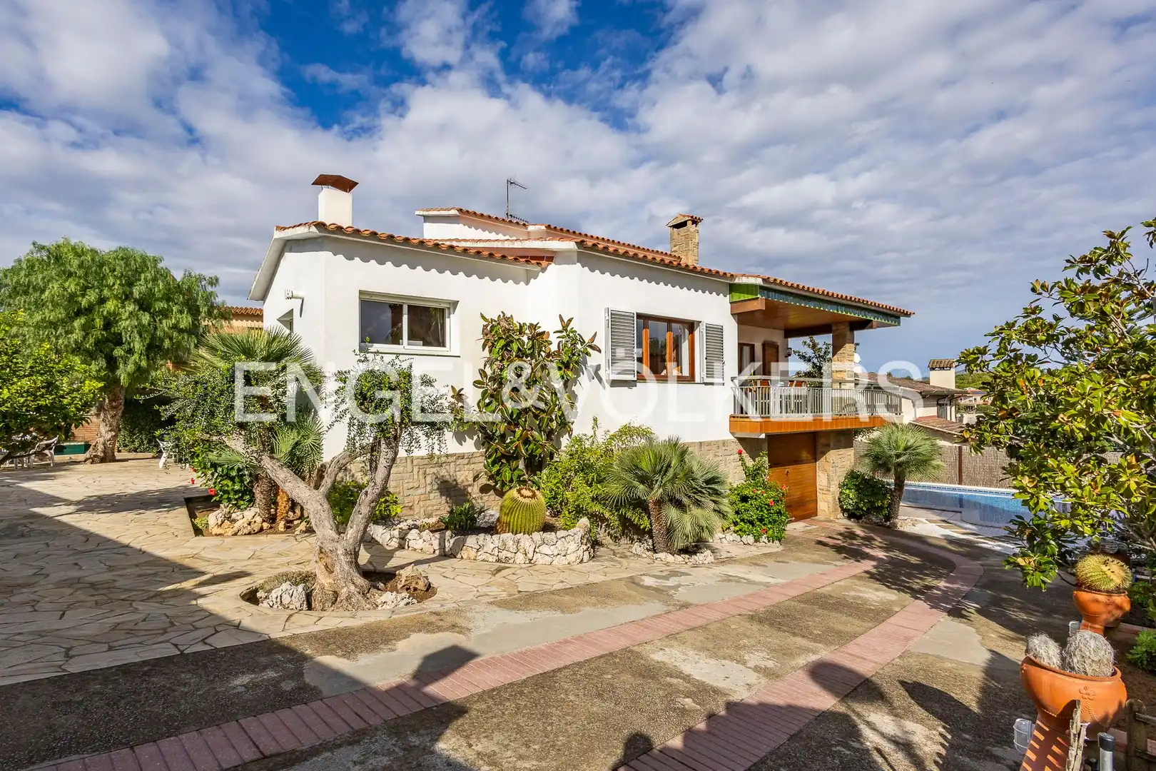 Vista exterior de Casa o chalet en venta en Vilanova i la Geltrú con Aire acondicionado, Calefacción y Jardín privado