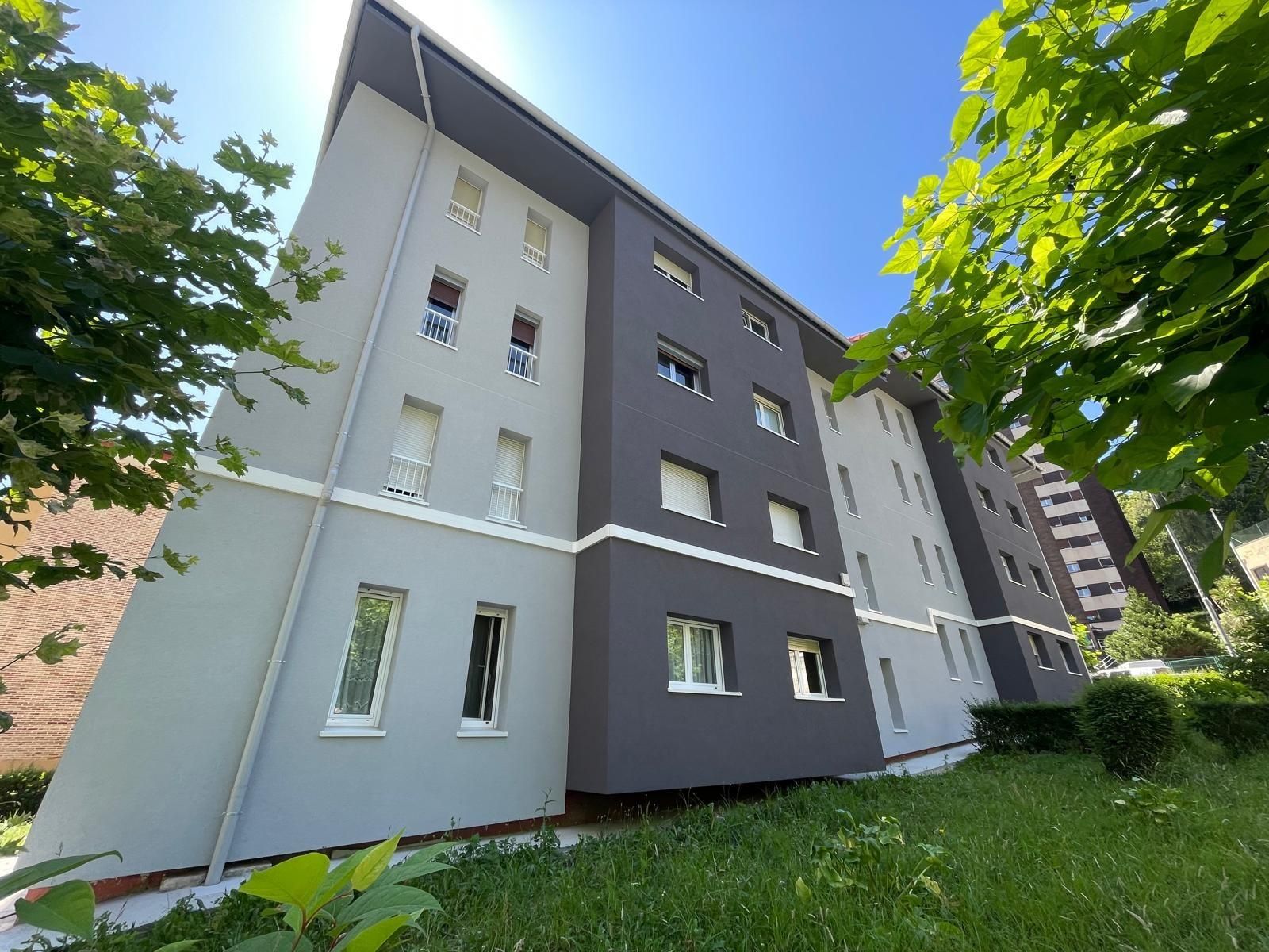 Vista exterior de Pis en venda en Donostia - San Sebastián  amb Calefacció i Balcó