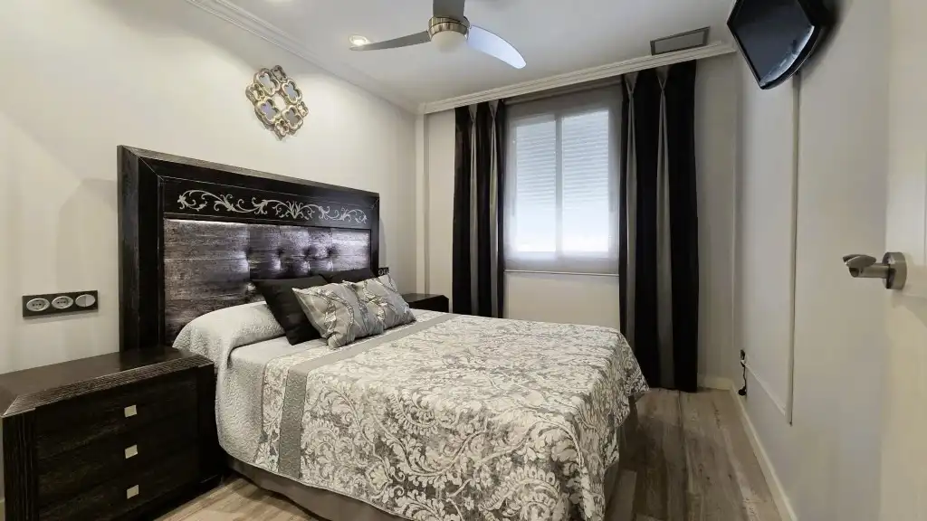 Schlafzimmer von Wohnung zum Verkauf in Valencia mit Klimaanlage, Möbliert und Ofen