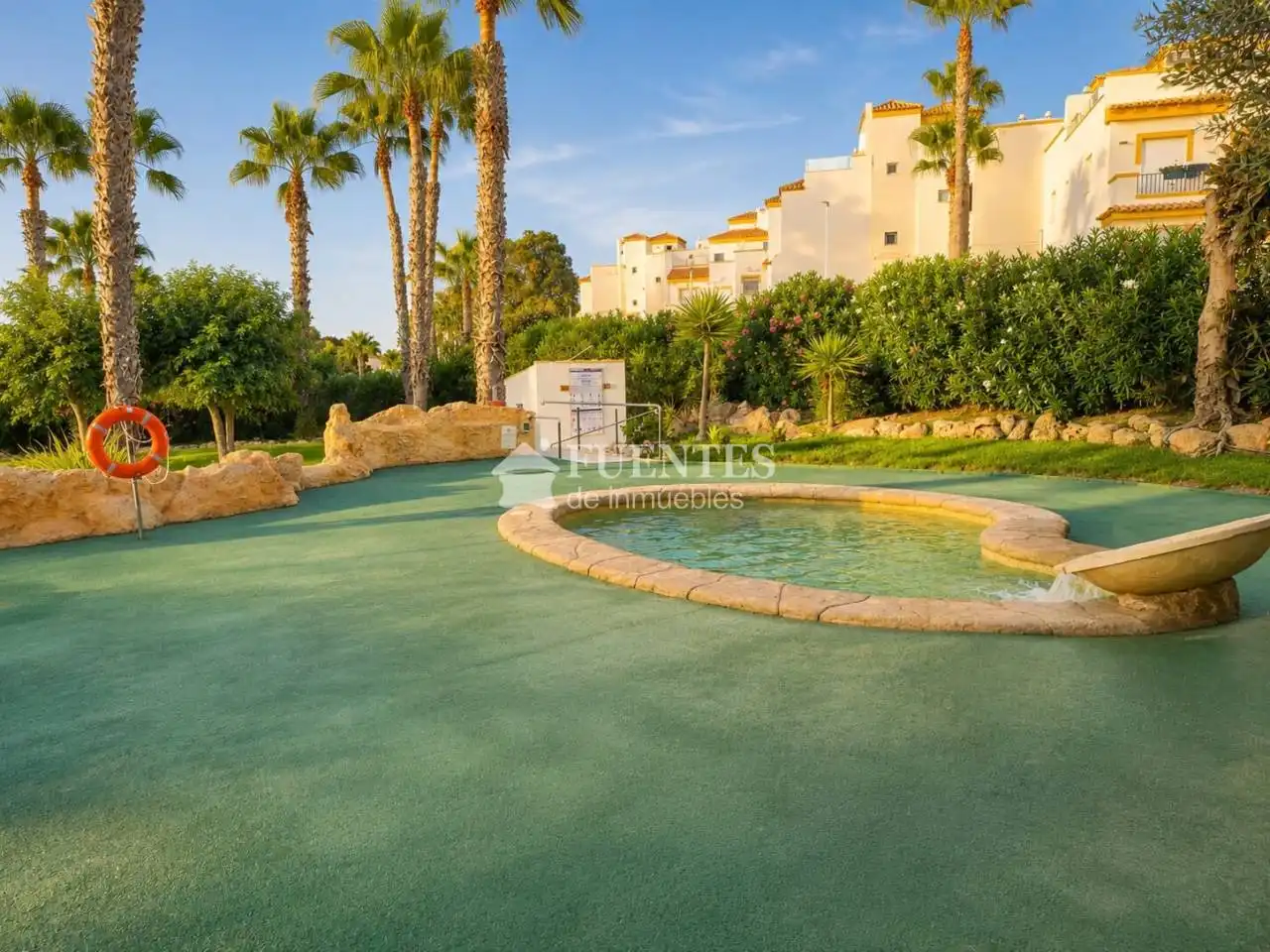 Vista exterior de Casa o chalet en venta en Santa Pola con Aire acondicionado, Terraza y Piscina comunitaria
