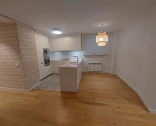 Kitchen of Flat to rent in Vigo   with Heating, Parquet flooring and Oven