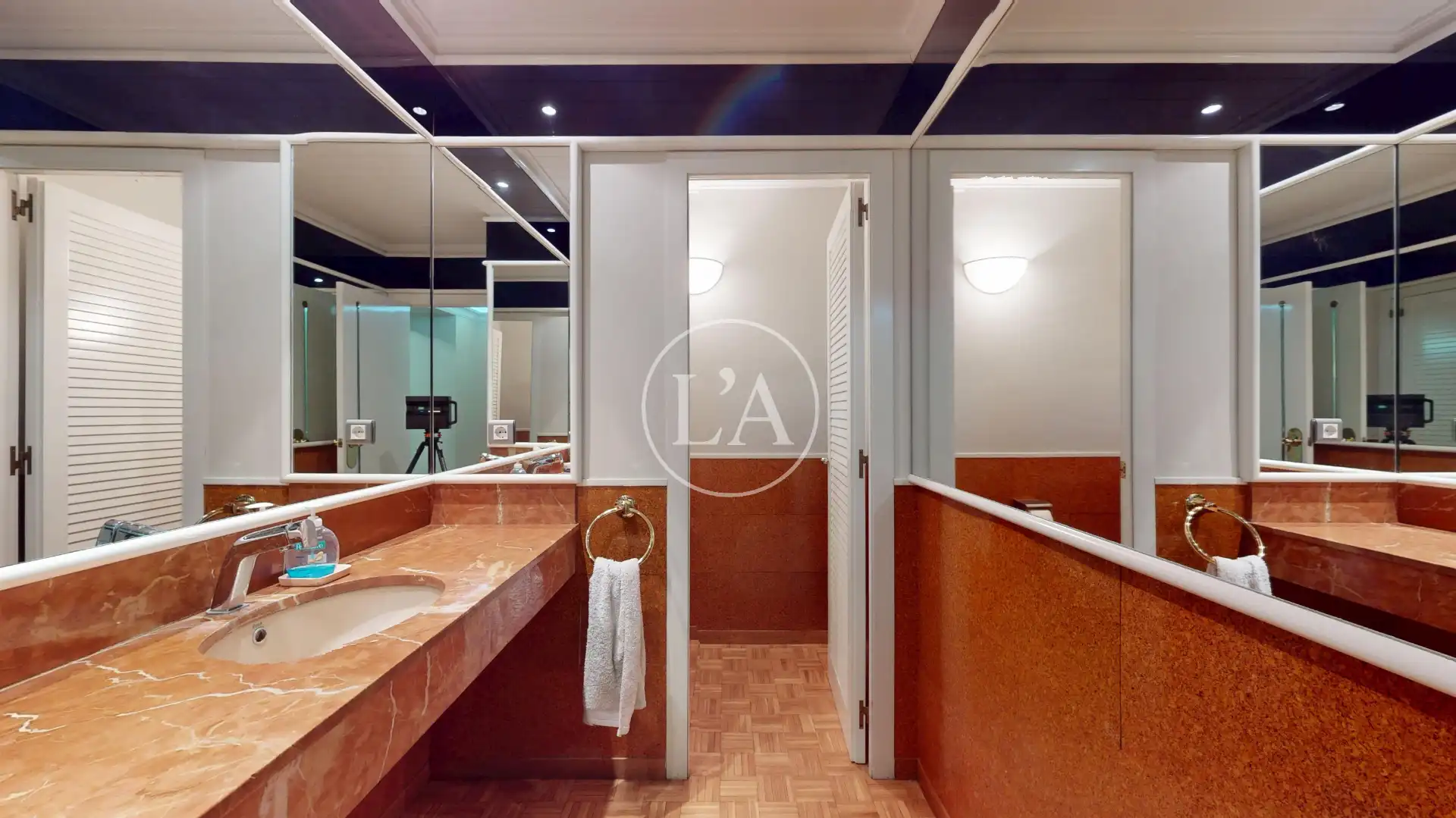 Badezimmer von Büro zur Miete in Reus mit Klimaanlage, Heizung und Abstellraum