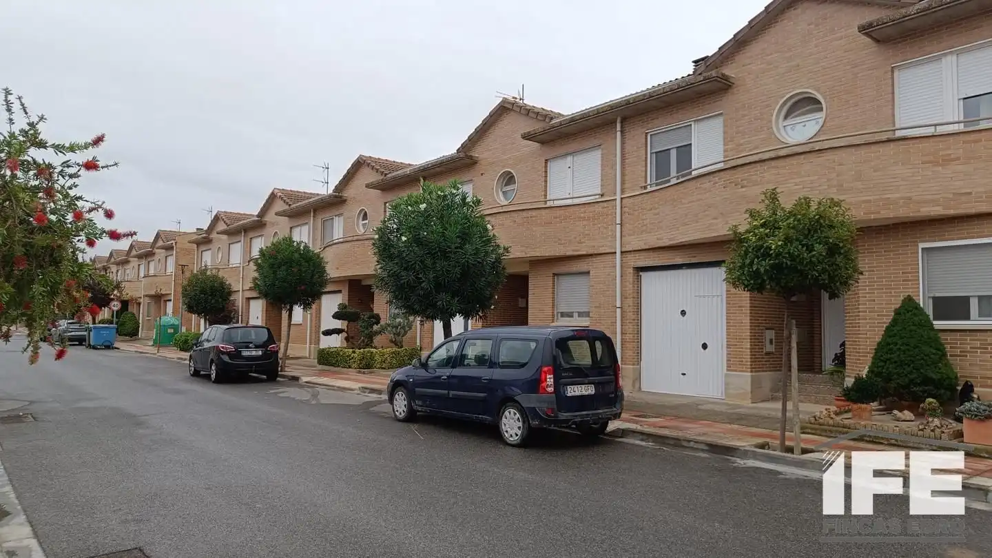 Maison avec jardin à vendre à Calle Donantes de Sangre