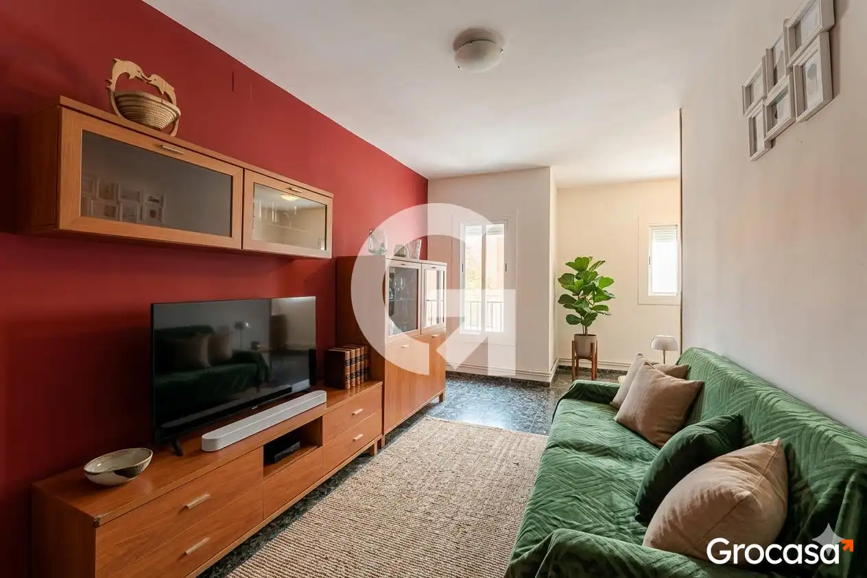 Sala de estar de Piso en venta en L'Hospitalet de Llobregat con Calefacción y Horno