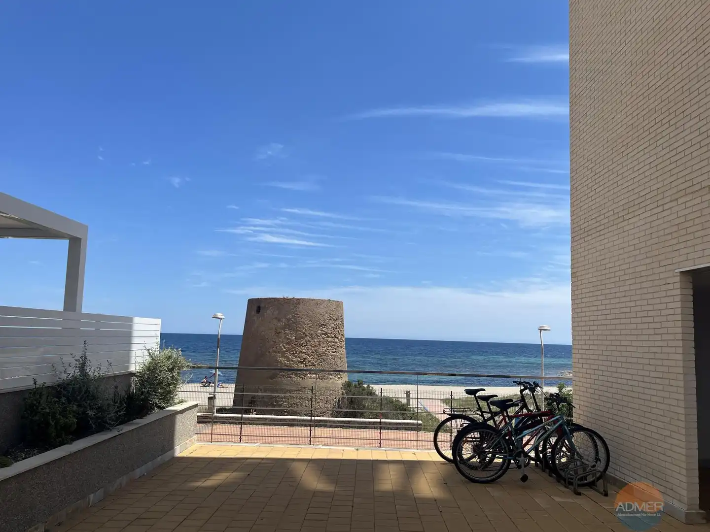 Außenansicht von Wohnung zum Verkauf in La Manga del Mar Menor mit Klimaanlage, Heizung und Terrasse