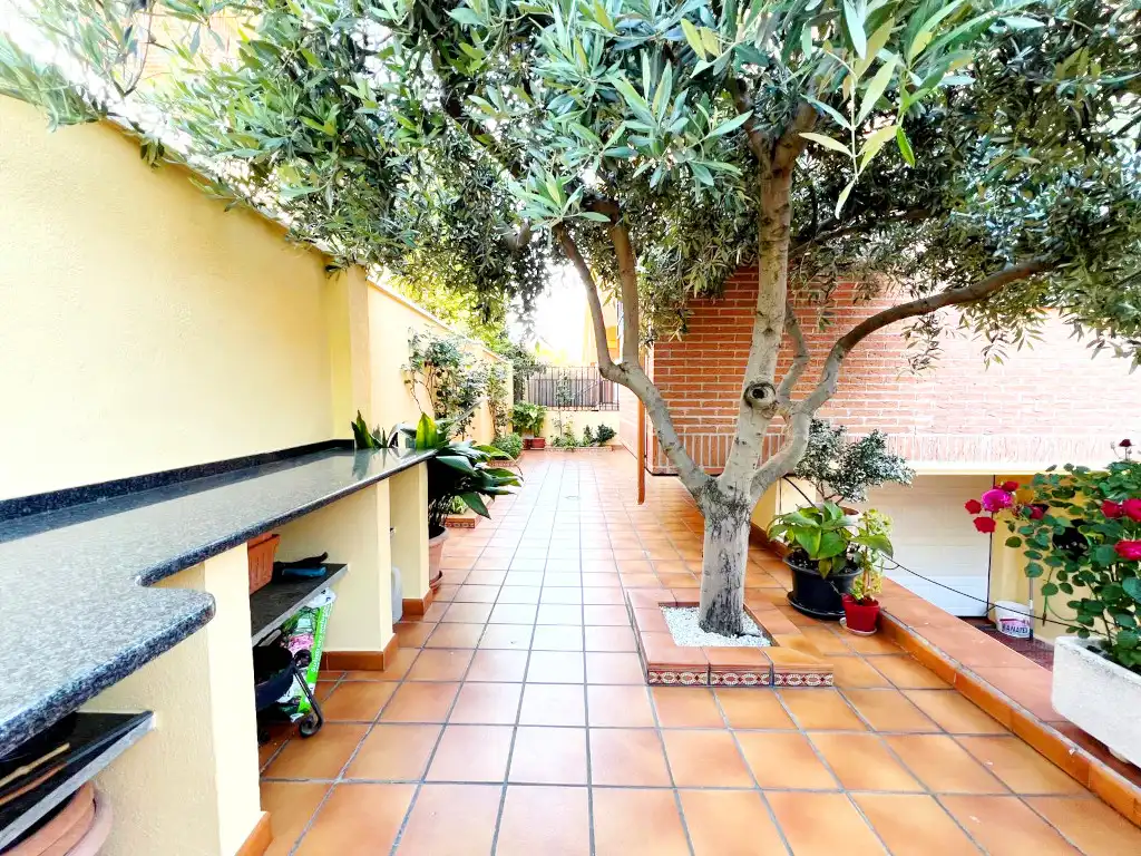 Jardí de Casa o xalet en venda en Alcalá de Henares amb Aire condicionat, Calefacció i Jardí privat