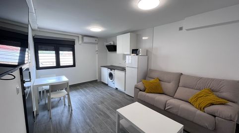 Foto 2 de Piso de alquiler en Calle del Escritor Alejandro Barba Segalerva, 50, Fuente Alegre - El Chaparral - Los Morales, Málaga Capital