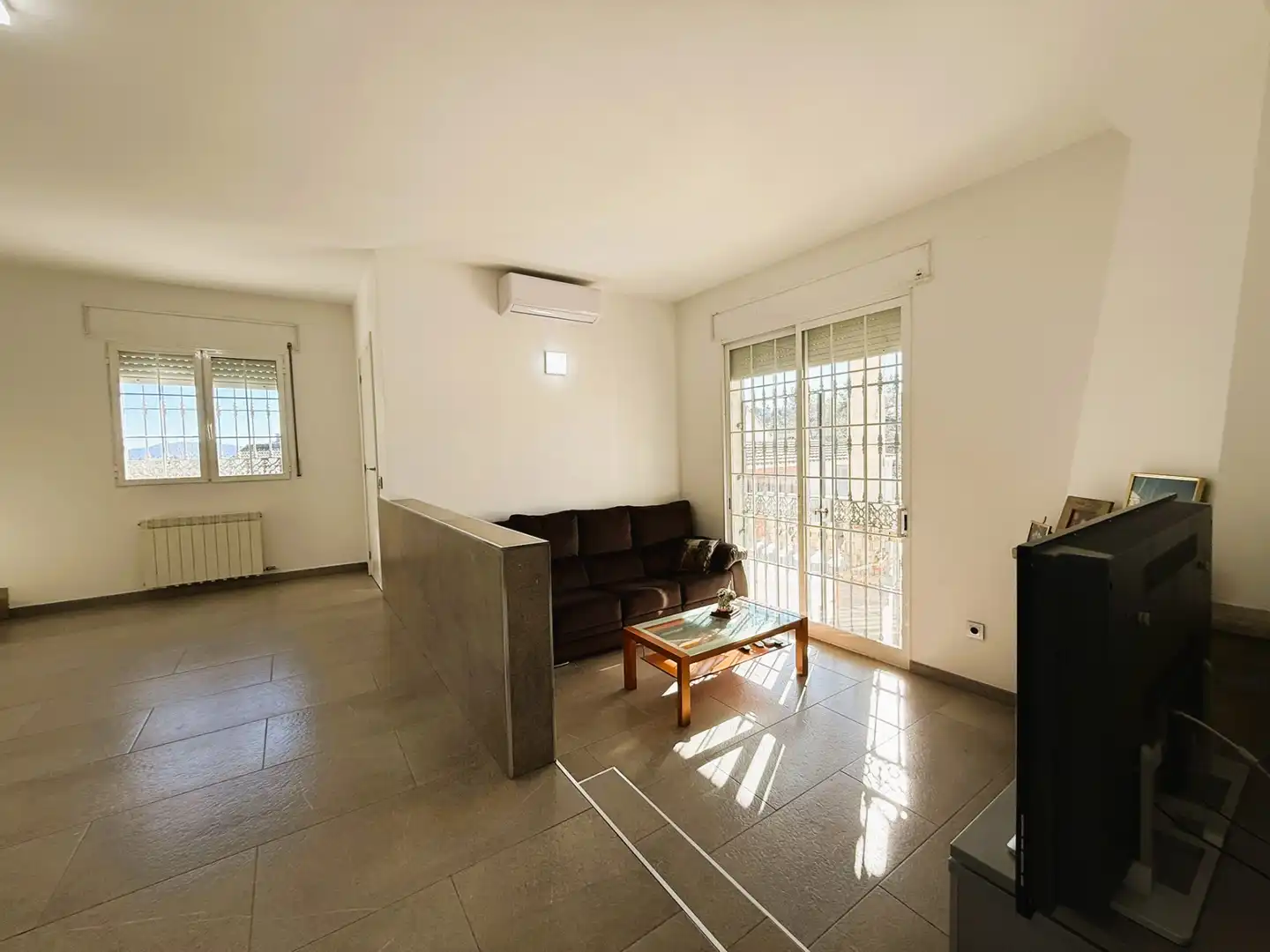 Sala de estar de Casa o chalet en venta en Lliçà d'Amunt con Aire acondicionado, Calefacción y Jardín privado