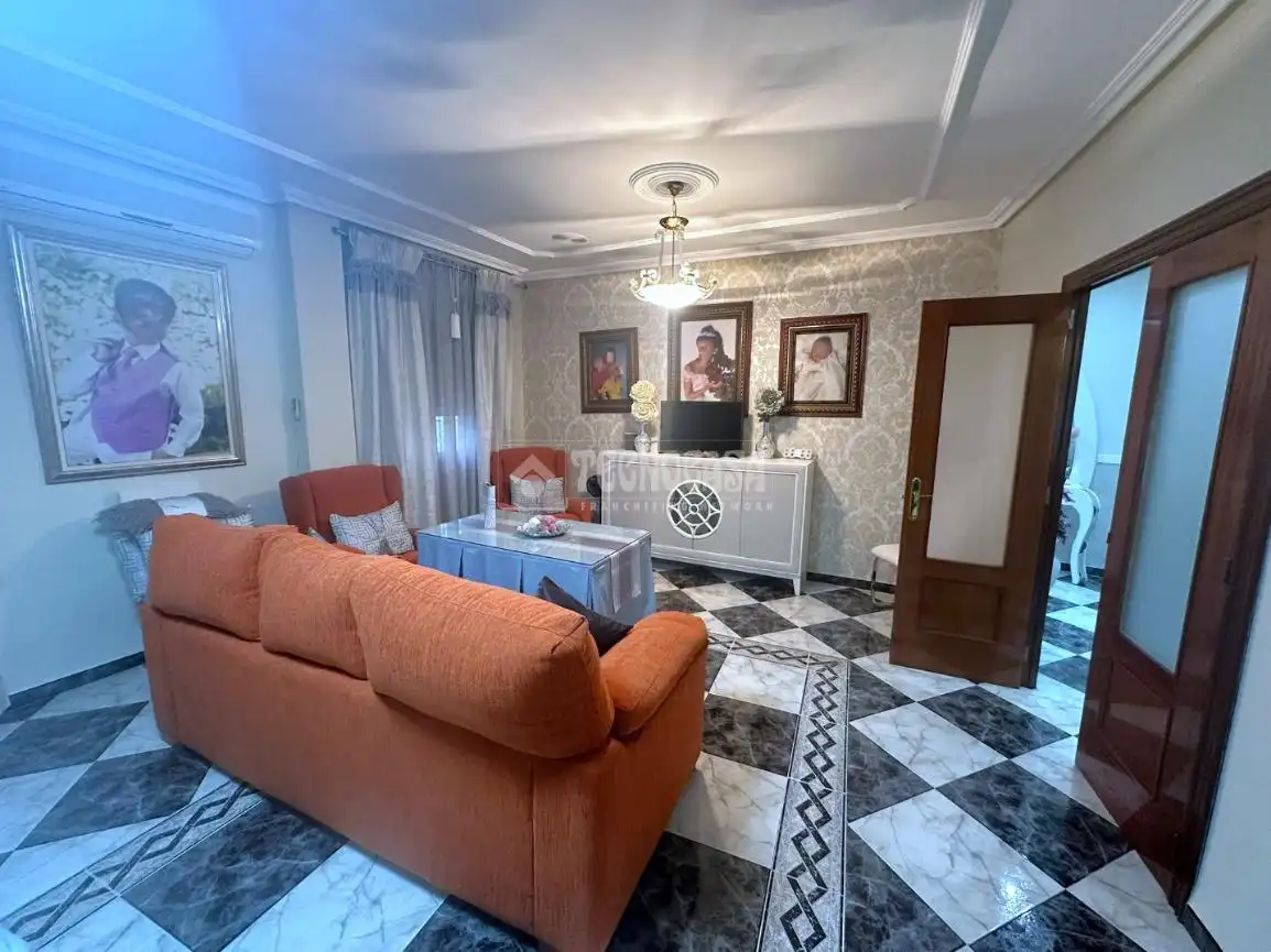 Sala d'estar de Casa o xalet en venda en Bedmar y Garcíez amb Aire condicionat, Calefacció i Terrassa