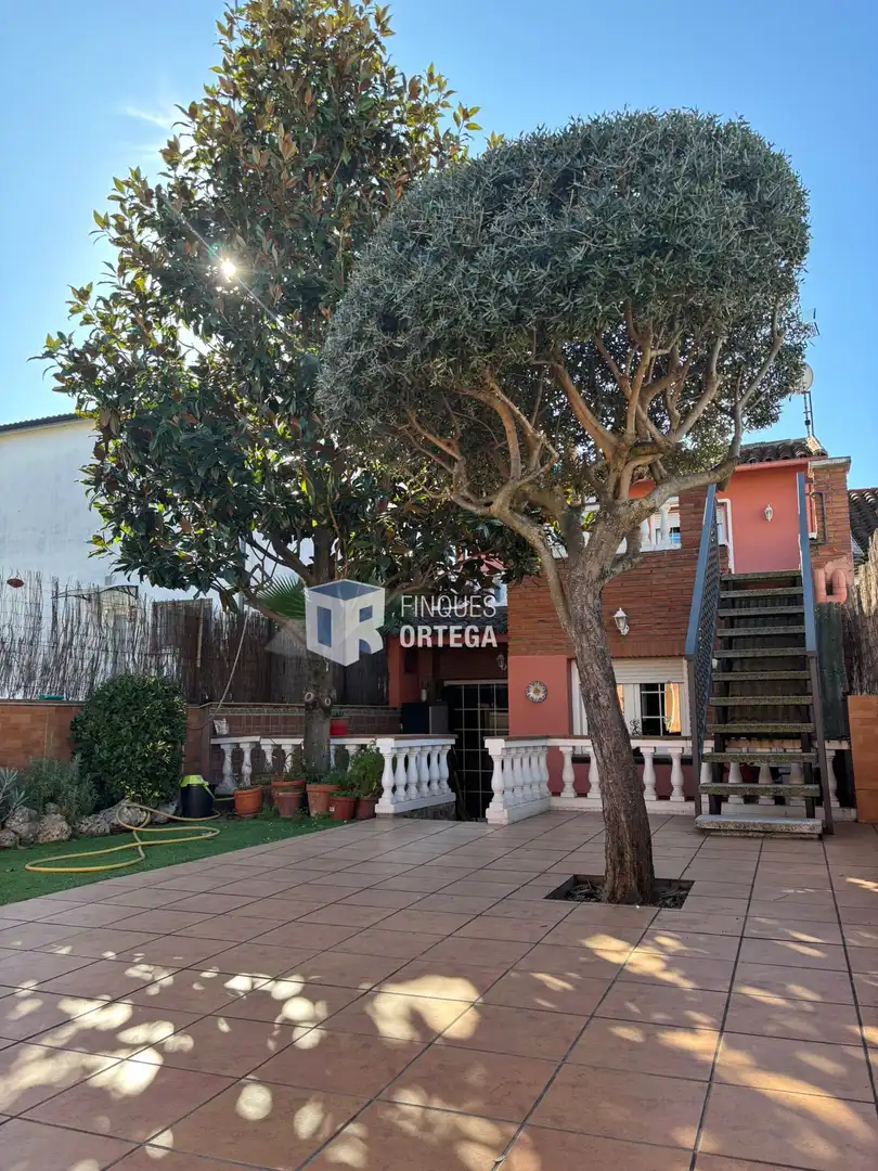Exterior view of Detached homes for sale in Parets del Vallès  with Heating