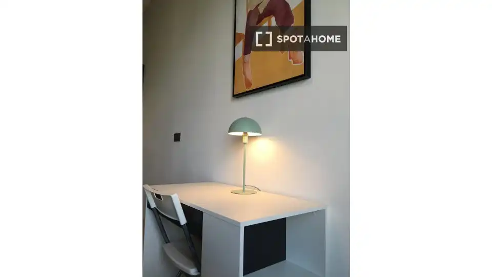 Schlafzimmer von Wohnung zur Miete in Madrid mit Klimaanlage, Heizung und Möbliert