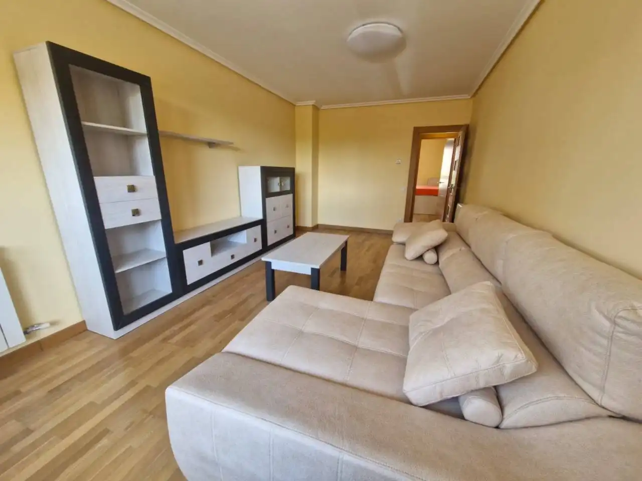 Sala de estar de Piso de alquiler en  Logroño con Calefacción, Parquet y Terraza