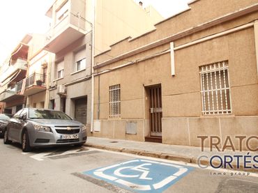 Doppelhaushälfte zum Verkauf in Carrer d'Apel·les Mestres