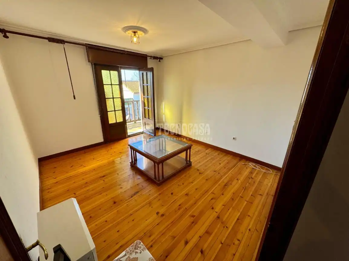 Casa adosada en venta en El Astillero
