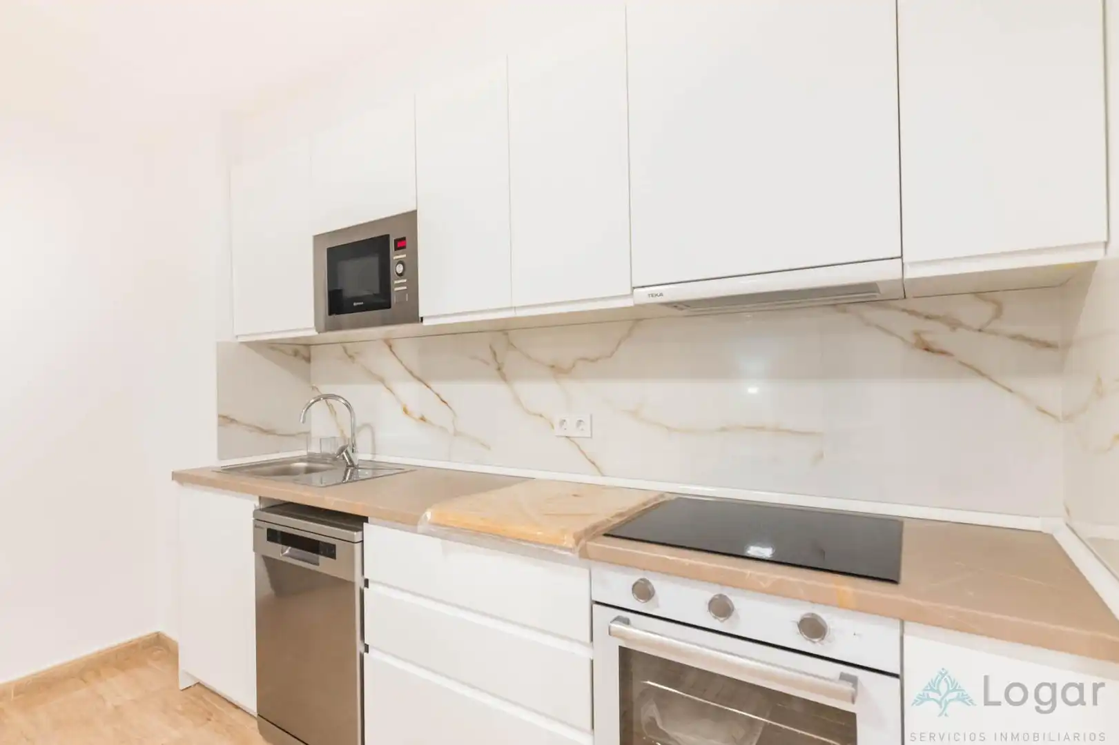 Kitchen of Flat for share in Norte