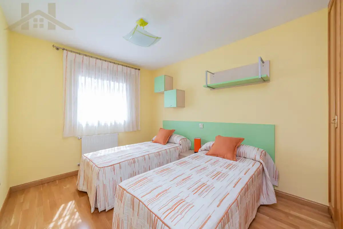Bedroom of Detached homes for sale in Valdemoro  with Air Conditioner, Heating and Private garden