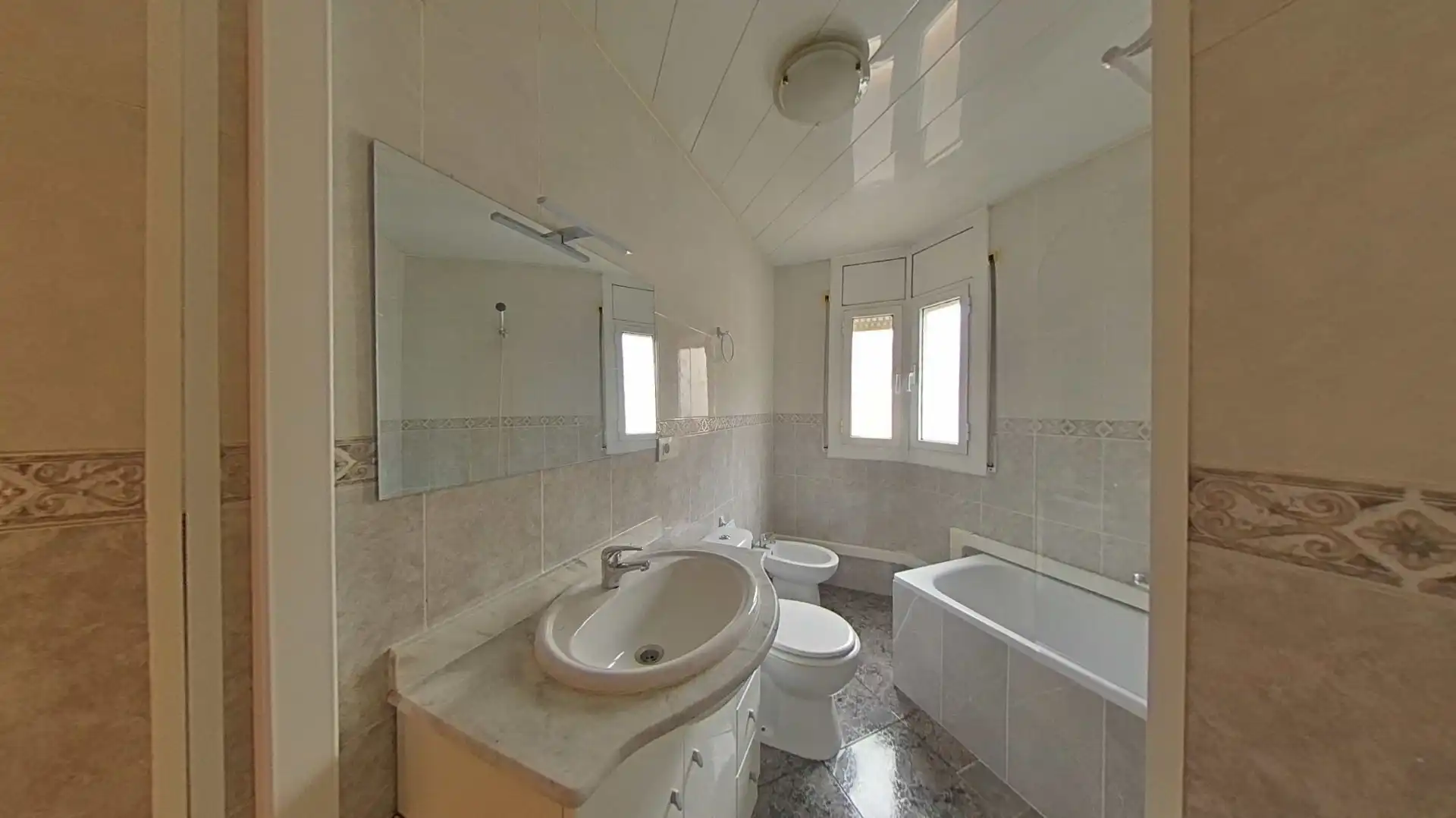Bathroom of Flat for sale in Terrassa  with Heating