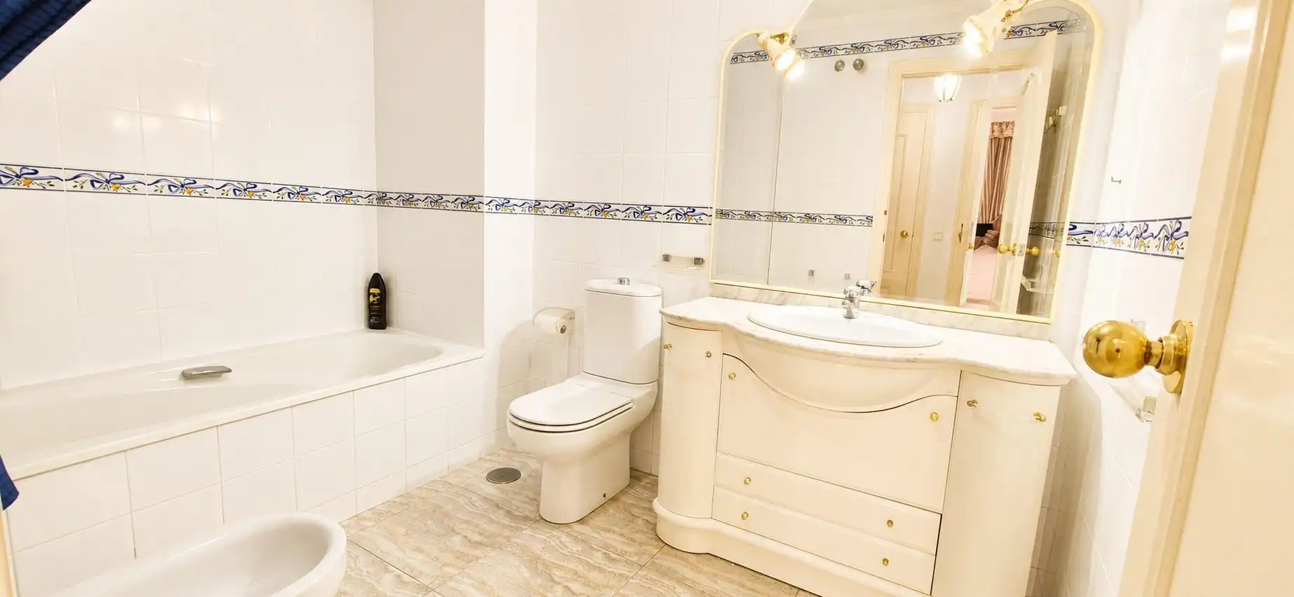 Baño de Piso de alquiler en Málaga con Terraza y Amueblado
