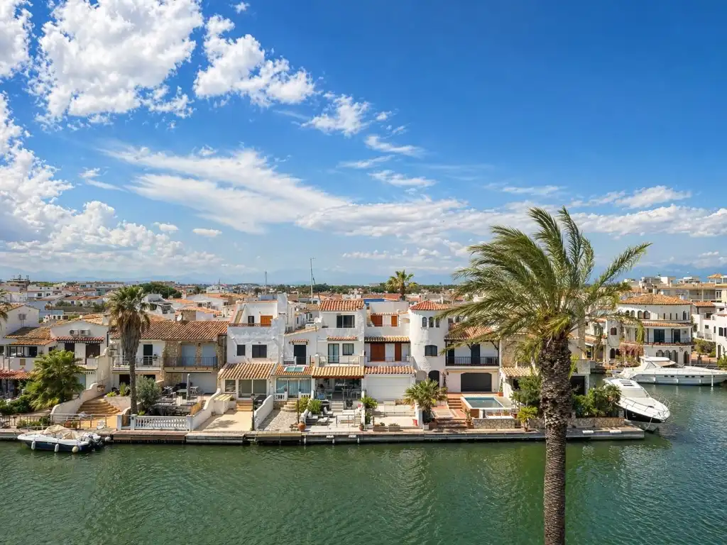 Außenansicht von Wohnung zum Verkauf in Empuriabrava