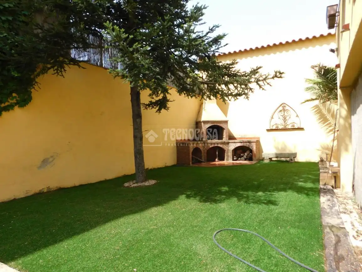 Jardí de Casa o xalet en venda en El Pla del Penedès amb Aire condicionat, Calefacció i Jardí privat