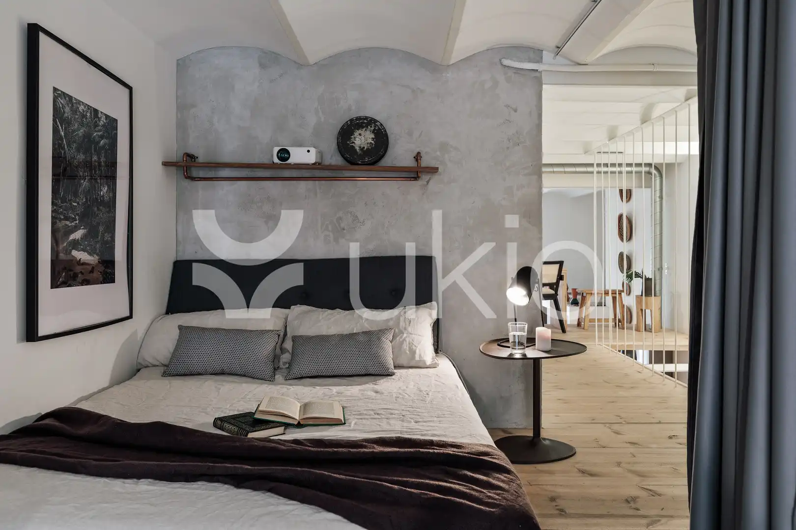 Dormitori de Apartament de lloguer en Barcelona amb Aire condicionat, Terrassa i Moblat