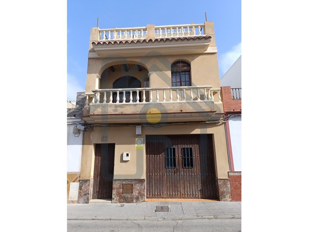 Vista exterior de Casa o chalet en venta en Los Palacios y Villafranca