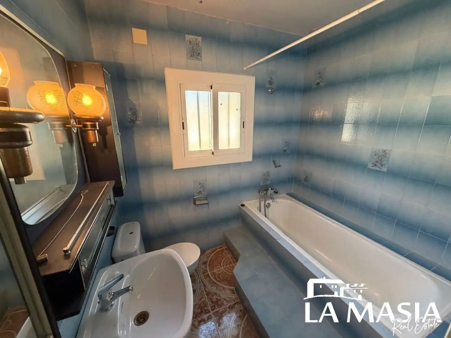 Bathroom of Houses for sale in La Bisbal del Penedès  with Private garden, Terrace and Storage room