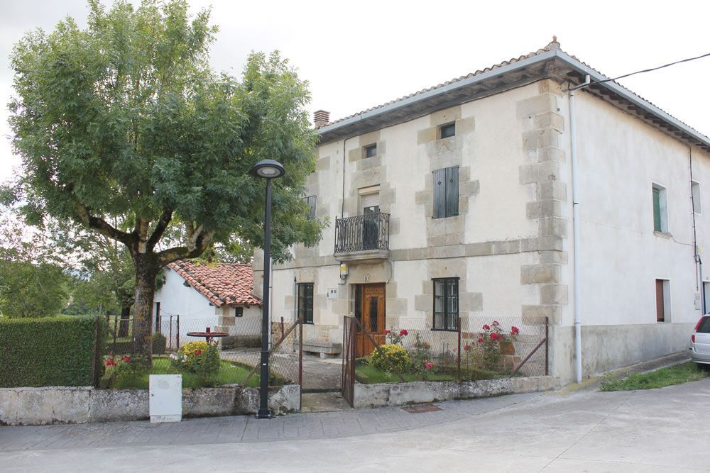 Exterior view of Country house for sale in Asparrena  with Balcony