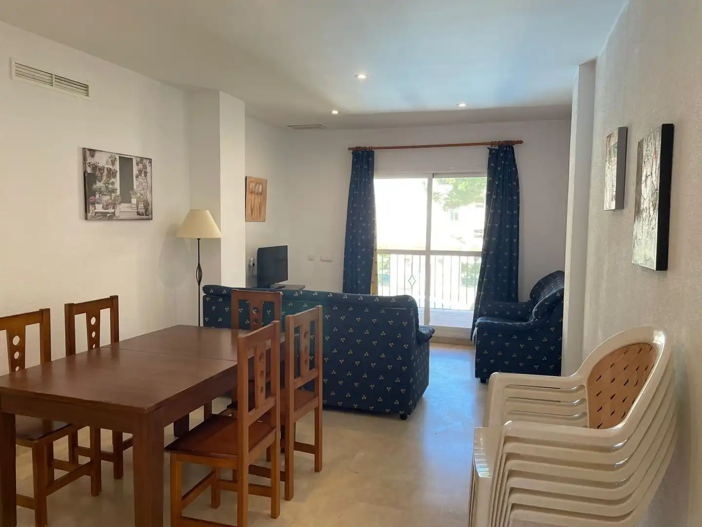 Sala d'estar de Apartament en venda en Chiclana de la Frontera amb Jardí privat, Terrassa i Piscina comunitària