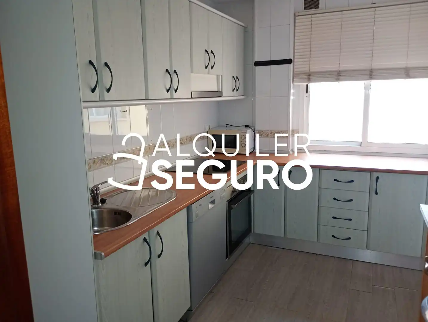 Cuina de Pis de lloguer en Málaga amb Aire condicionat, Terrassa i Moblat